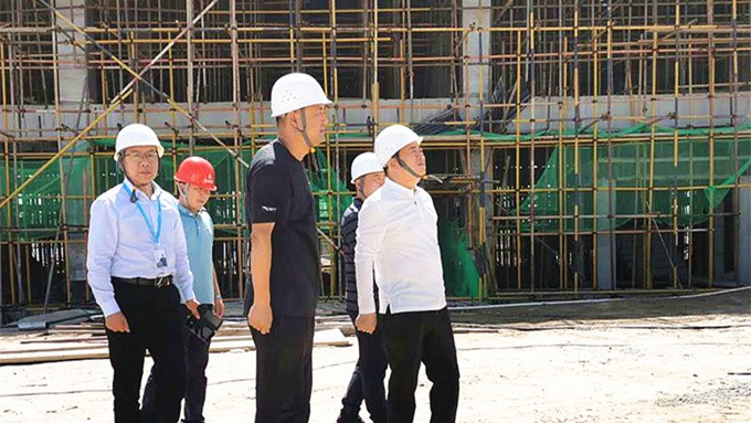 石培文董事長(zhǎng)赴古浪八步沙現(xiàn)場(chǎng)檢查項(xiàng)目進(jìn)展情況